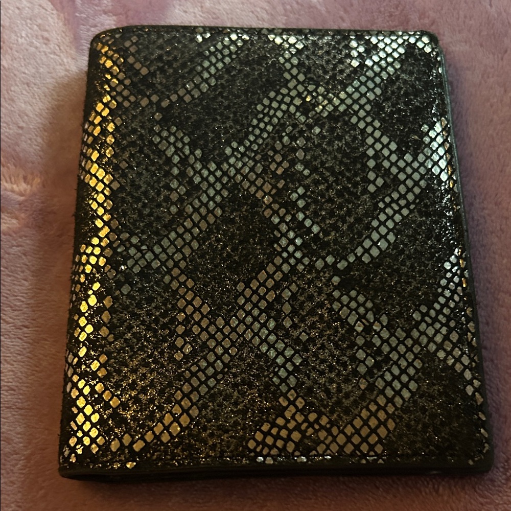 Fossil wallet Snakeskin design leather